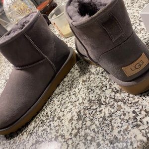 Mini women’s 8 Ugg boots